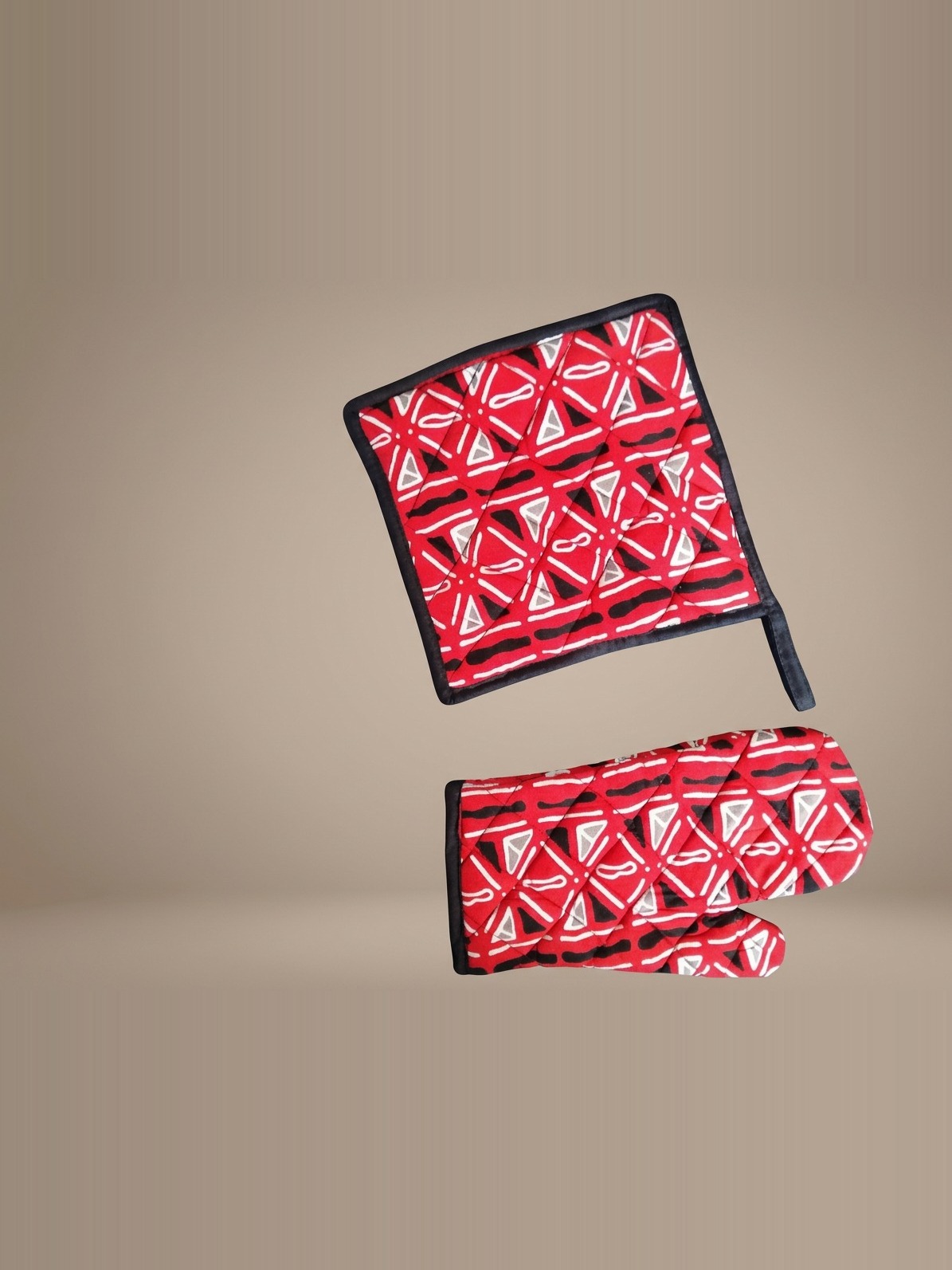 African Print Oven Glove & Pot Holder Set - Red — alternate view